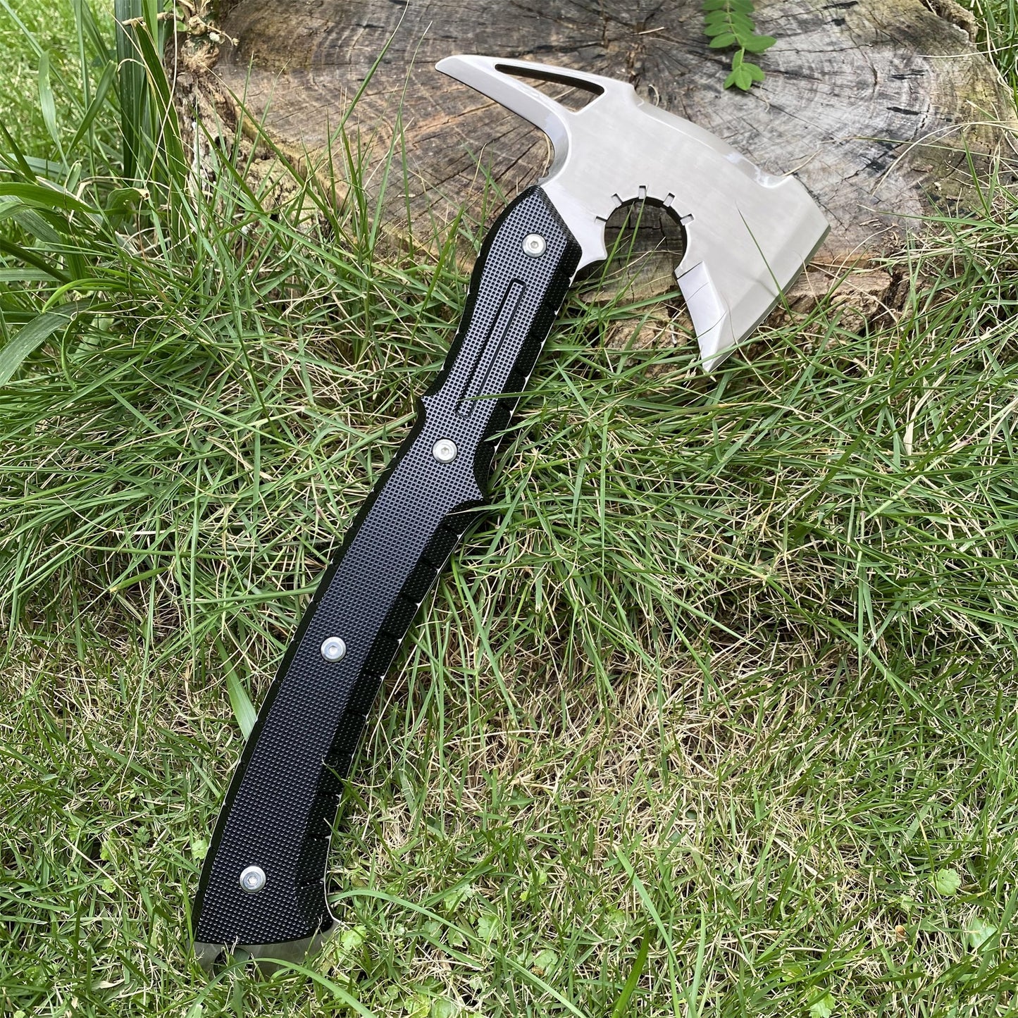 Life-Size Metal Re9 Leon Tactical Axe 35CM/13.8" - Dull Blade Prop For Collection