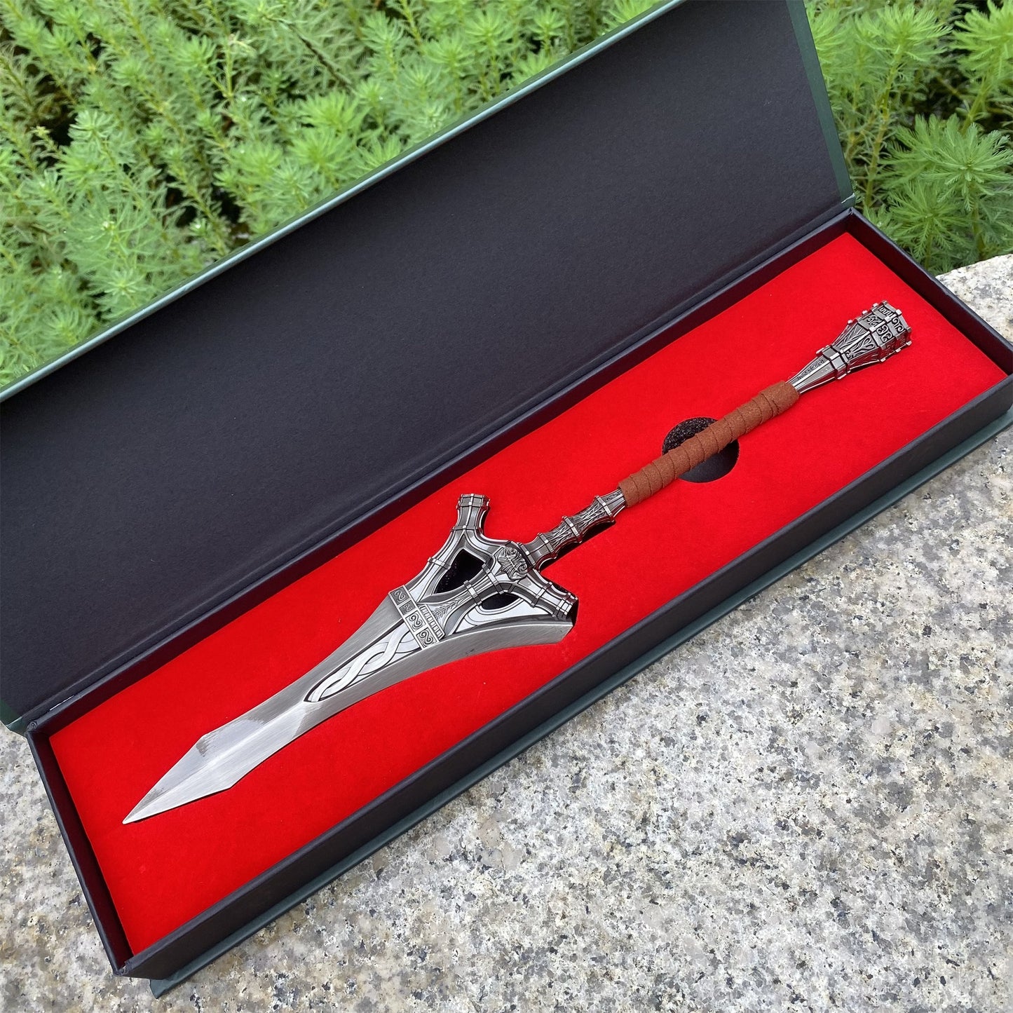 Serpent Hunter Spear Metal Replica With Gift Box