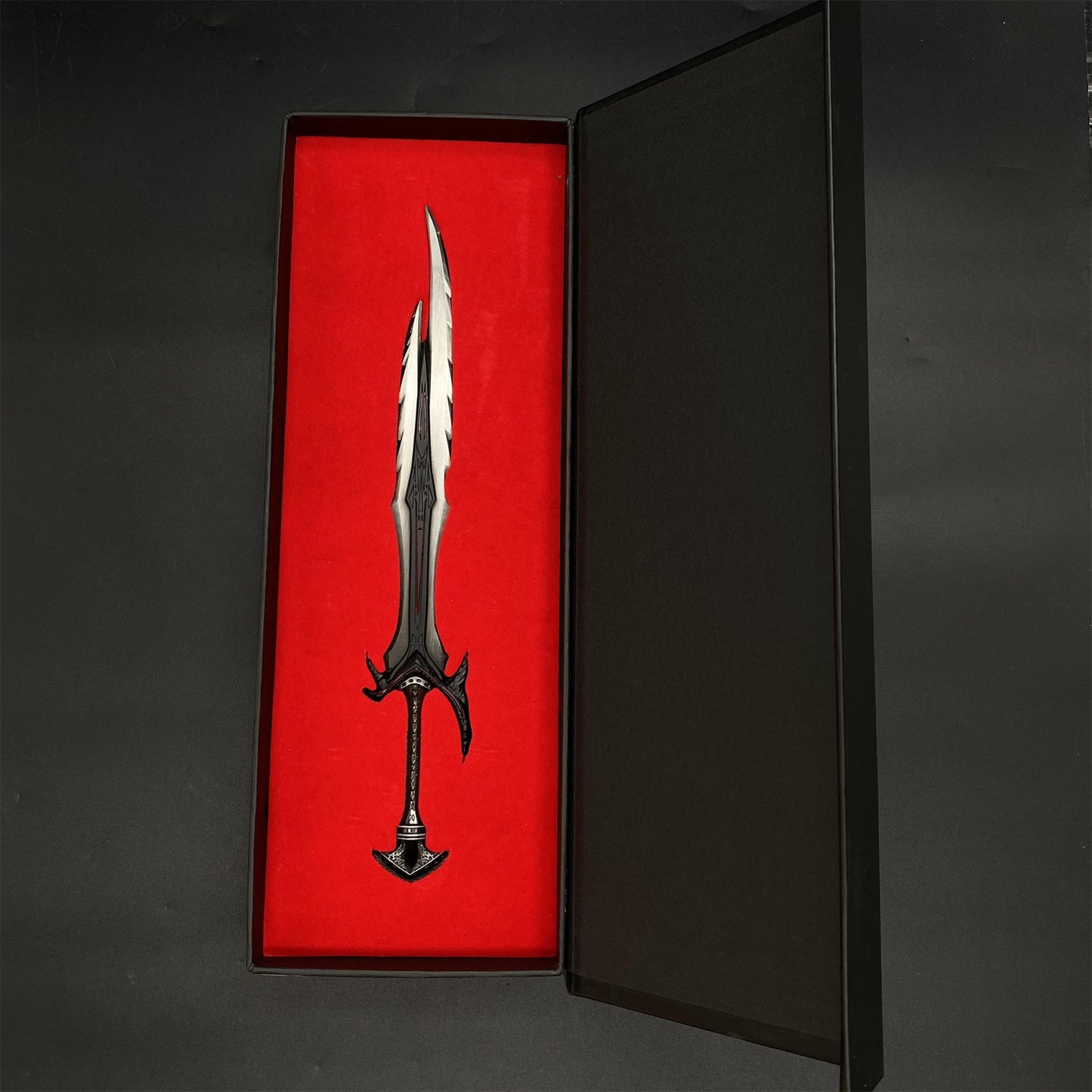 1/6 Scale Skyrim Daedric Weapon Metal Crafts For Collection