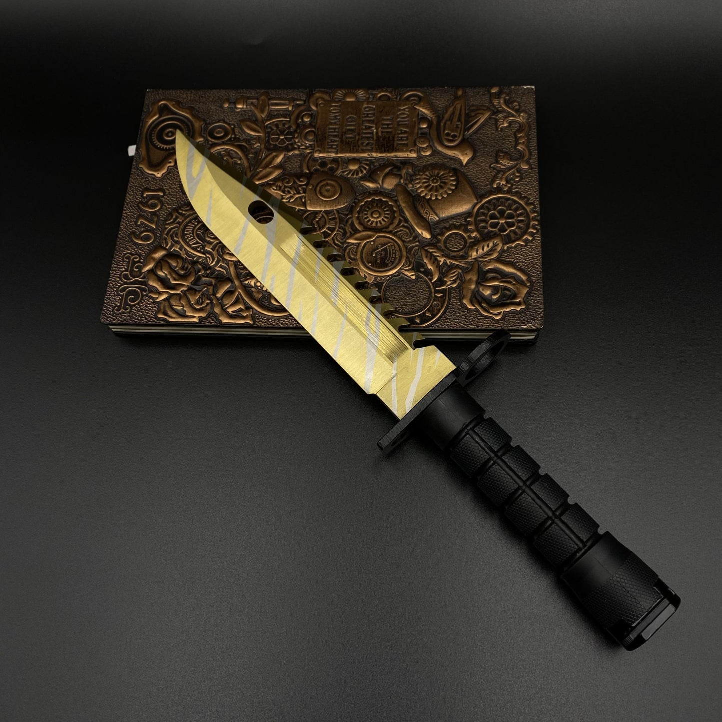 Life-Size CS Tiger Tooth Skin M9 Bayonet 420 Steel Dull Blade Replica For Collection
