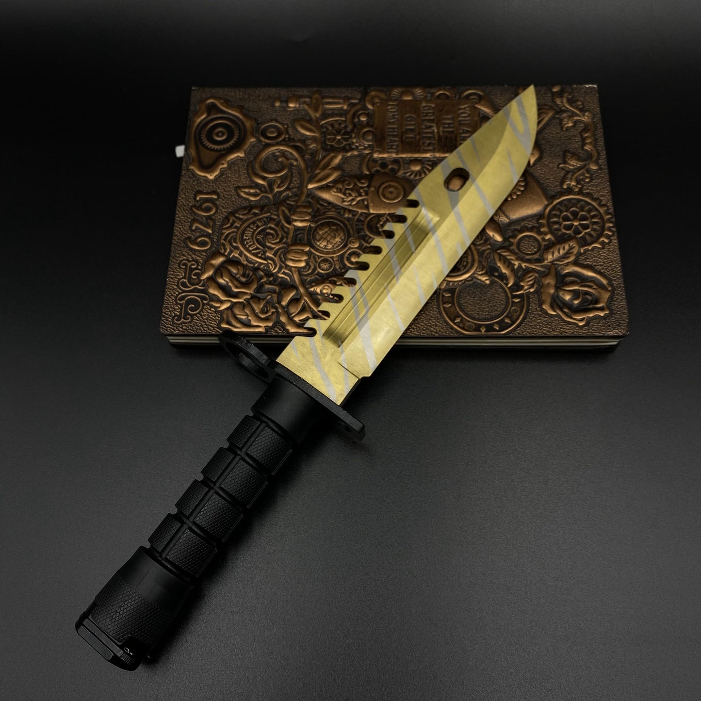 Life-Size CS Tiger Tooth Skin M9 Bayonet 420 Steel Dull Blade Replica For Collection