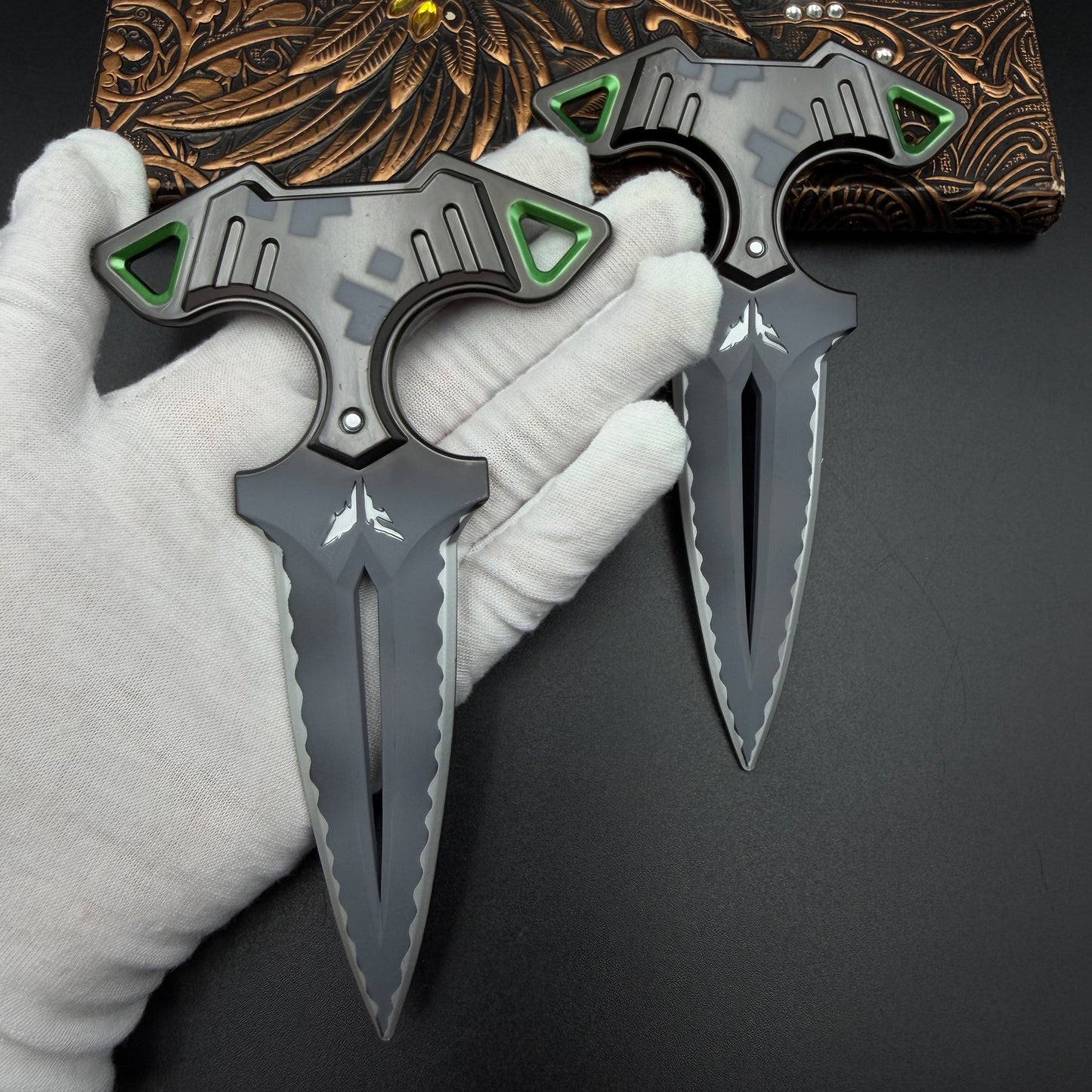 1:1 Scale Replica of Rogue Dagger Knife, Skin Replica Cosplay Prop Set Unsharpened Game Prop Collectible