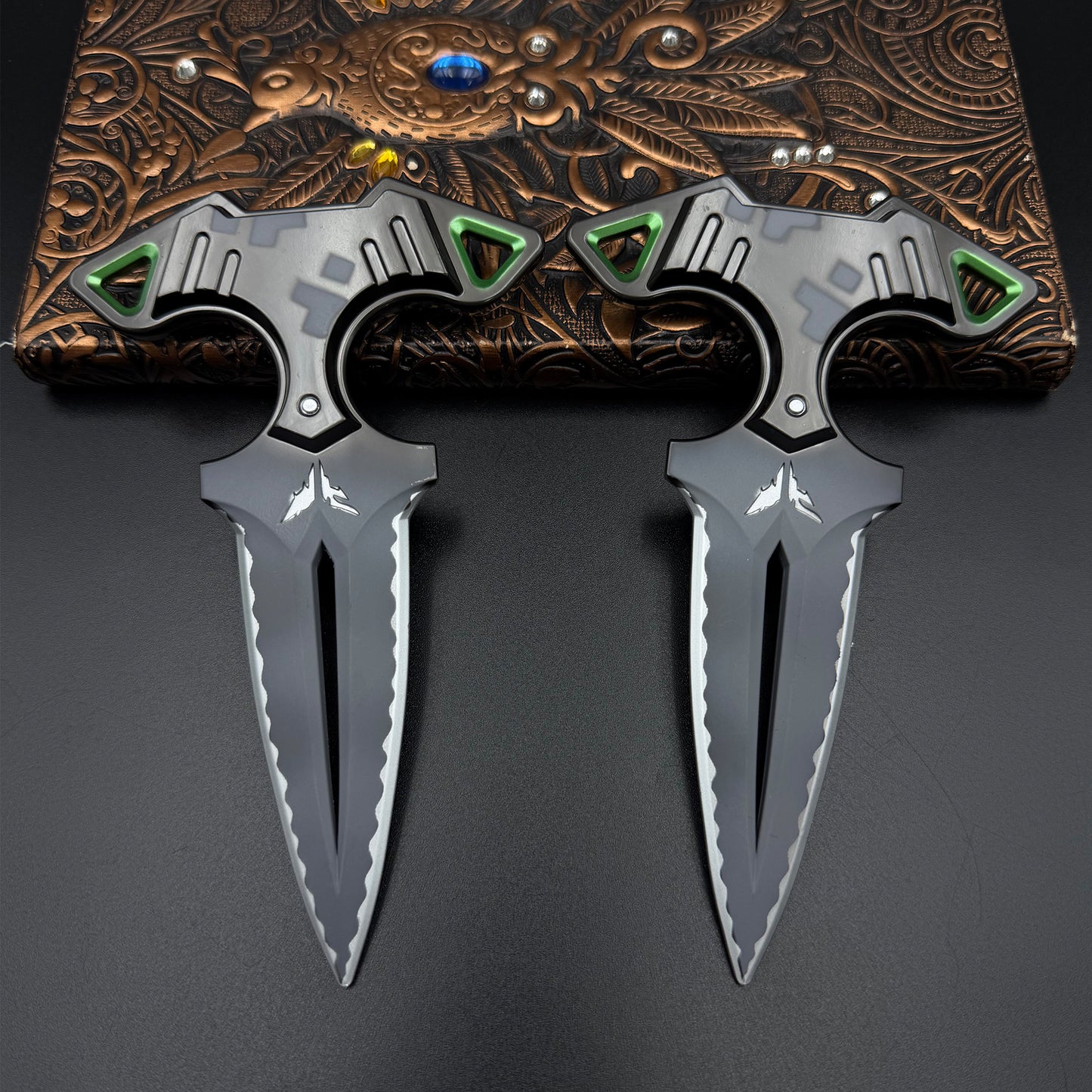 1:1 Scale Replica of Rogue Dagger Knife, Skin Replica Cosplay Prop Set Unsharpened Game Prop Collectible
