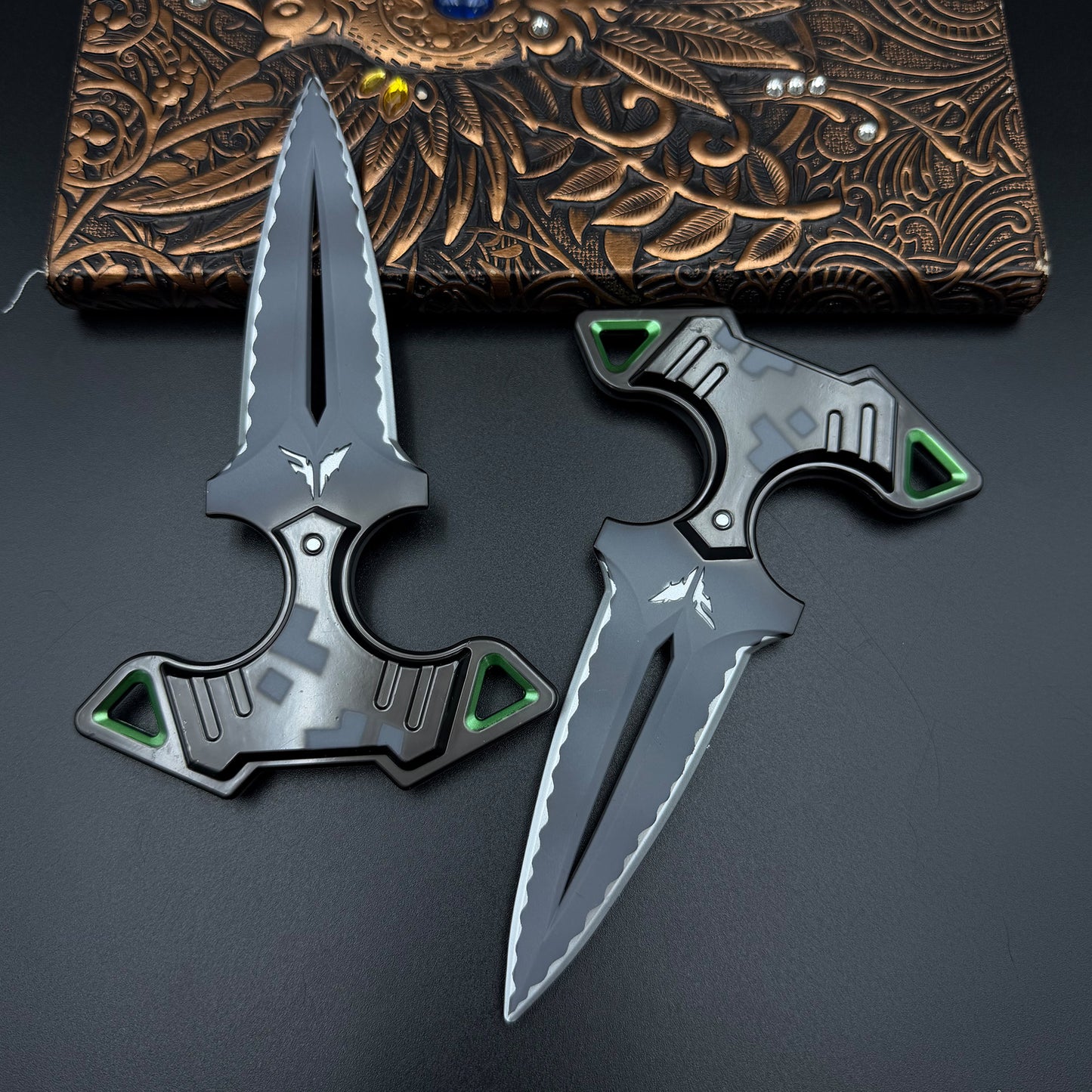 1:1 Scale Replica of Rogue Dagger Knife, Skin Replica Cosplay Prop Set Unsharpened Game Prop Collectible