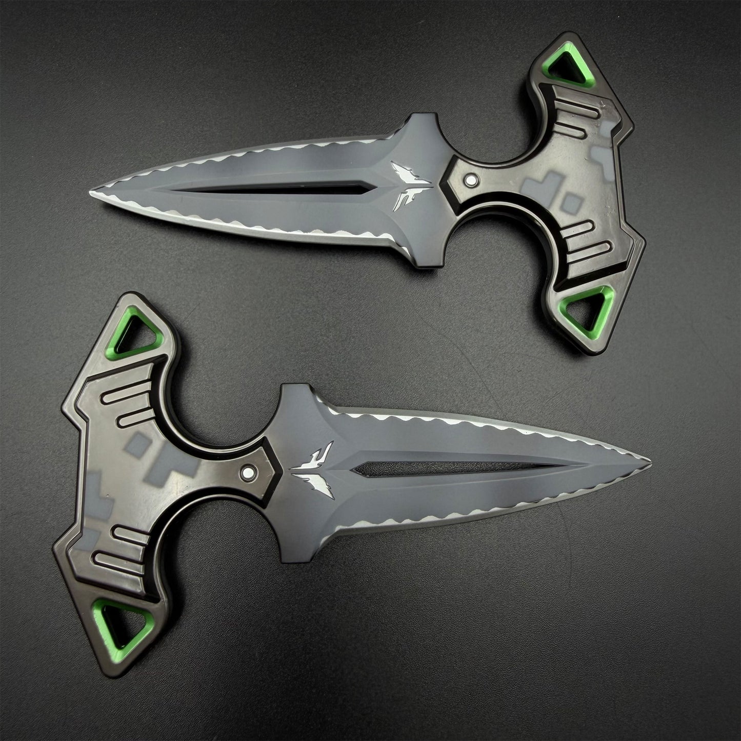 1:1 Scale Replica of Rogue Dagger Knife, Skin Replica Cosplay Prop Set Unsharpened Game Prop Collectible