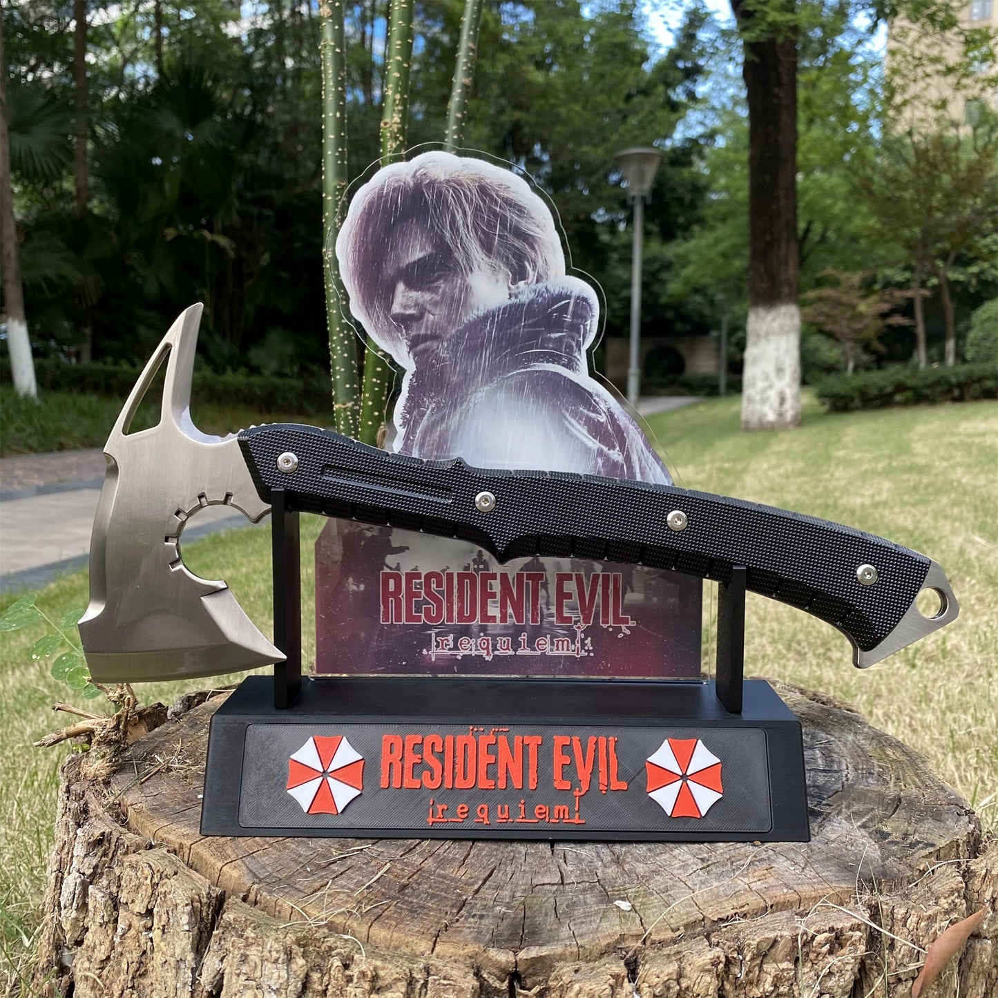 Life-Size Metal Re9 Leon Tactical Axe 35CM/13.8" - Dull Blade Prop For Collection