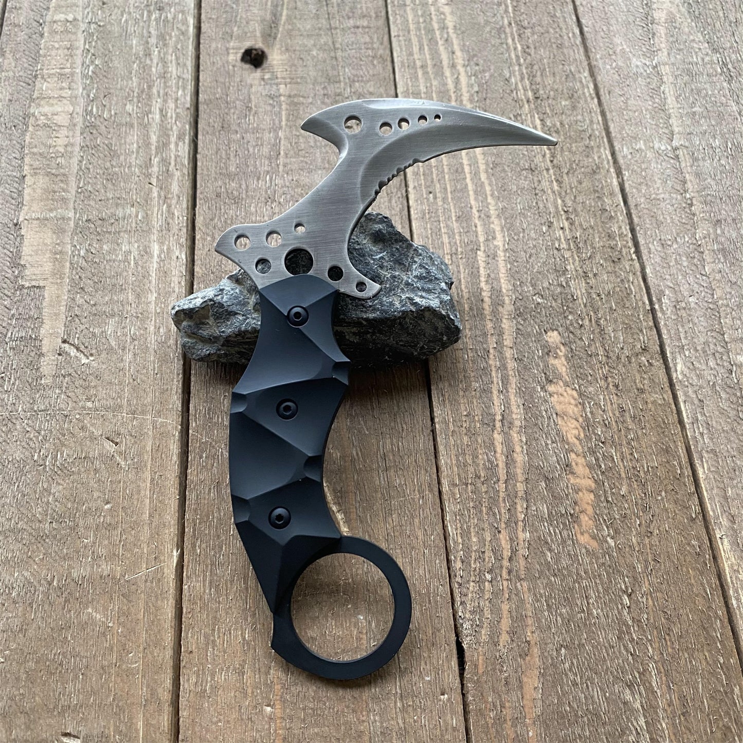 Re8 Chris Karambit Blunt Blade Metal Replica