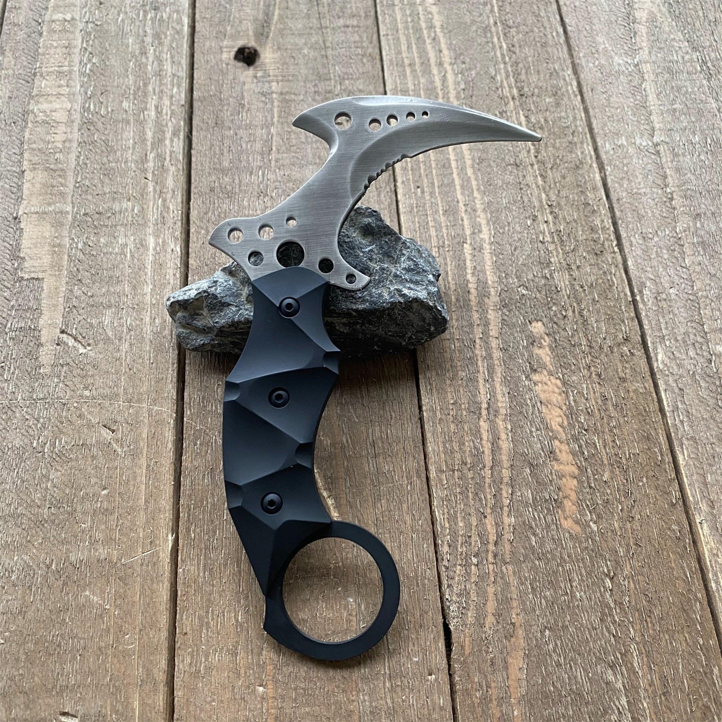 Re8 Chris Karambit Blunt Blade Metal Replica USA Only