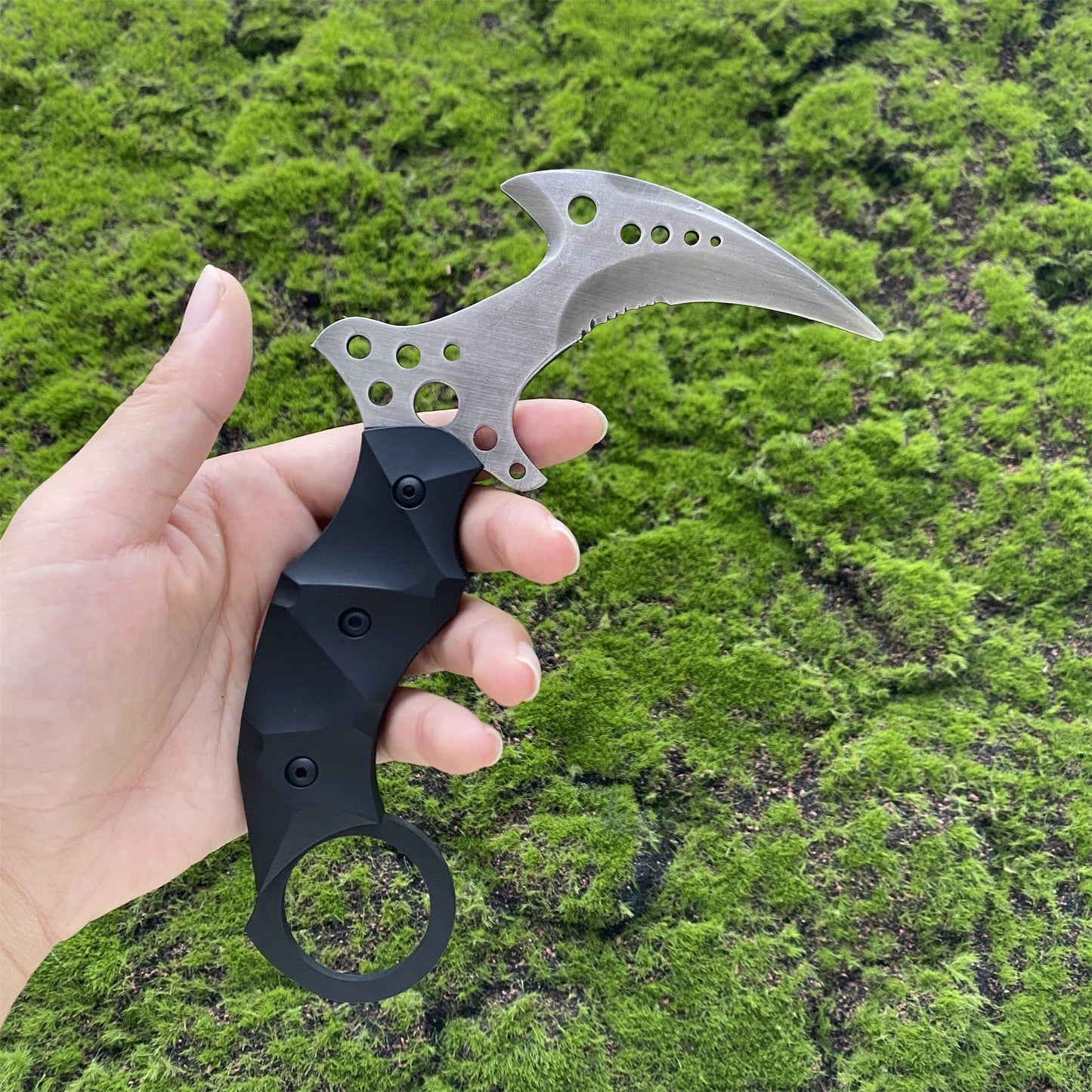 Re8 Chris Karambit Blunt Blade Metal Replica USA Only