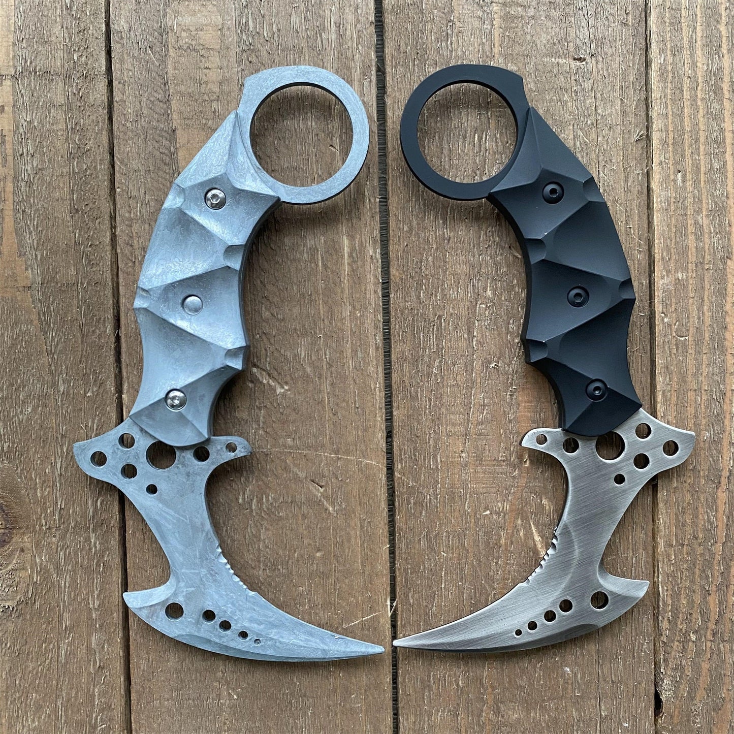 Re8 Chris Karambit Blunt Blade Metal Replica USA Only