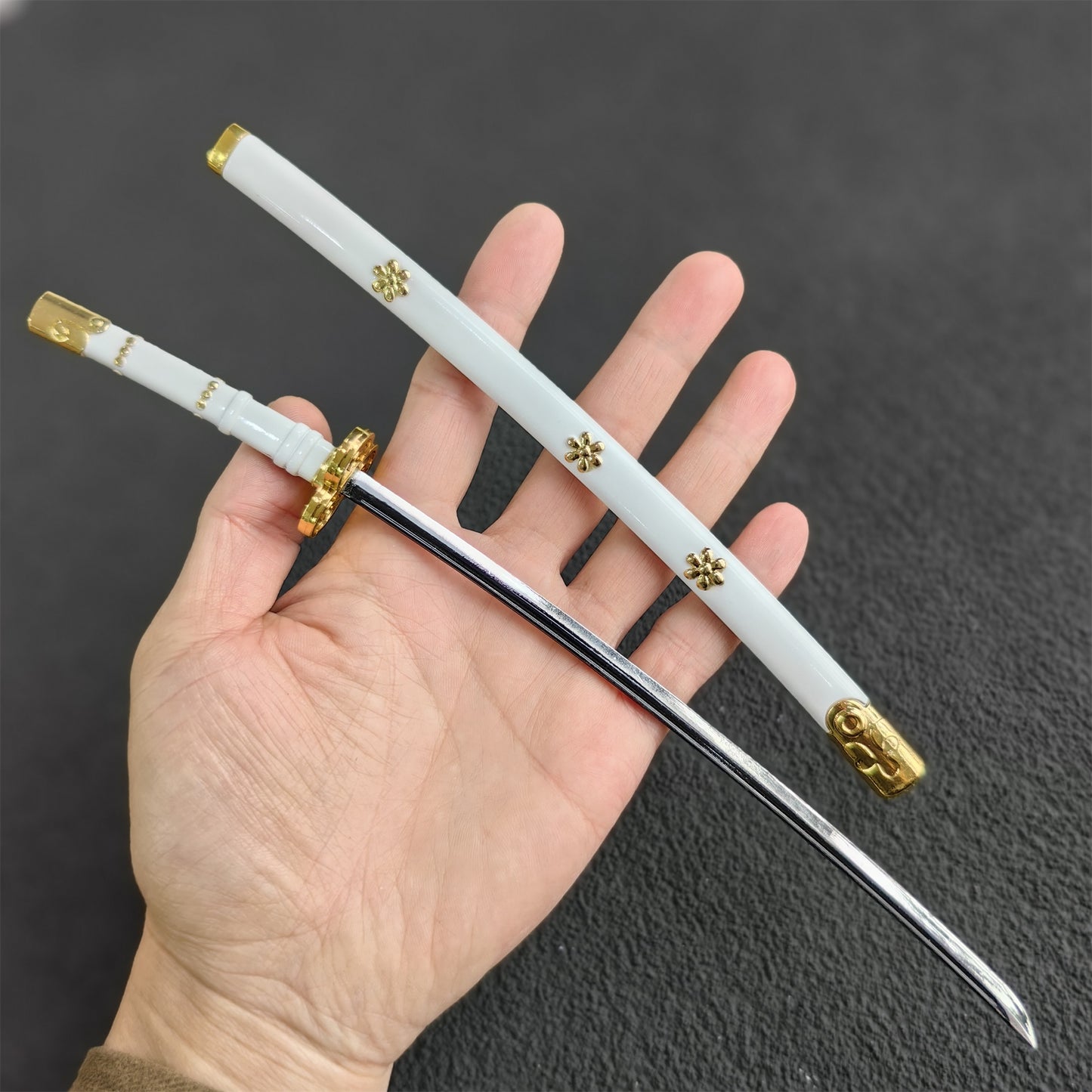 New Generation Roronoa Zoro Swords Metal Miniature Collection