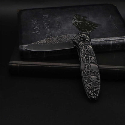 6 Skull Heads Folding Knife